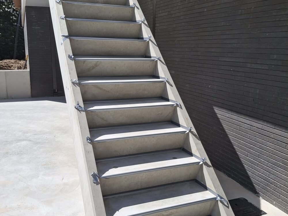 Antislip op een buitentrap in Nijverdal